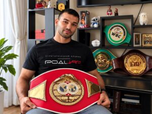 Российский боксер Иван Козловский, завоевавший титул IBF Europe